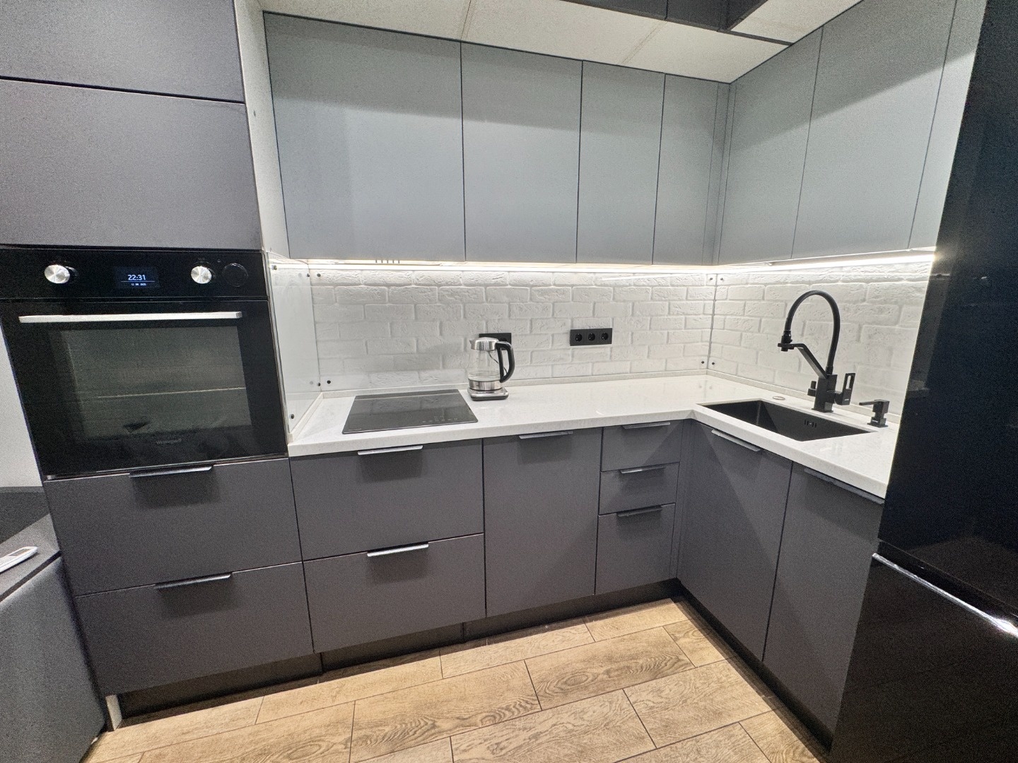 Продаётся полноценная однокомнатная квартира формата евродвушка, спальная + кухня-гостиная.
Новое Медведково — современный район где все дома новые, продуманная инфраструктура и развитая логистика.
Квартира с качественным, дорогим ремонтом, мебелью и техникой.
Заезжайте с полотенцем — всё остальное 