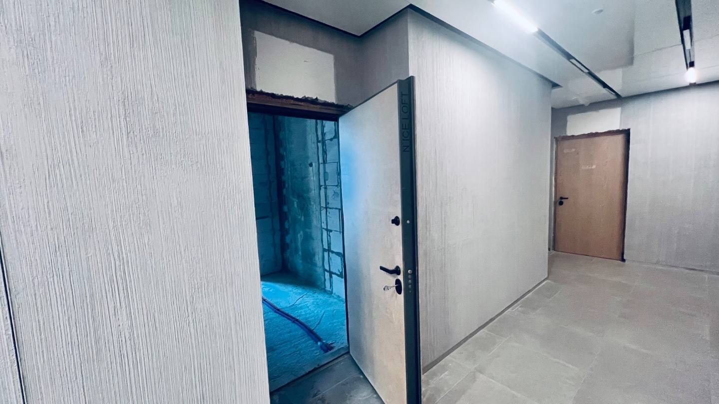 Объект расположен На Границе с ЦАО! ! Внутри ТТК! 
Регистрация -возможна!
Метро 10 минут пешком !   
До Таганки   - 10 минут на машине! 
5 Километров от Кремля!
Таганский парк для прогулок ! 
2 ледовые Арены формата НХЛ!
5 залов для спорта!
Просторный  Авторский Лобби , высота потолков 9 метров, зон