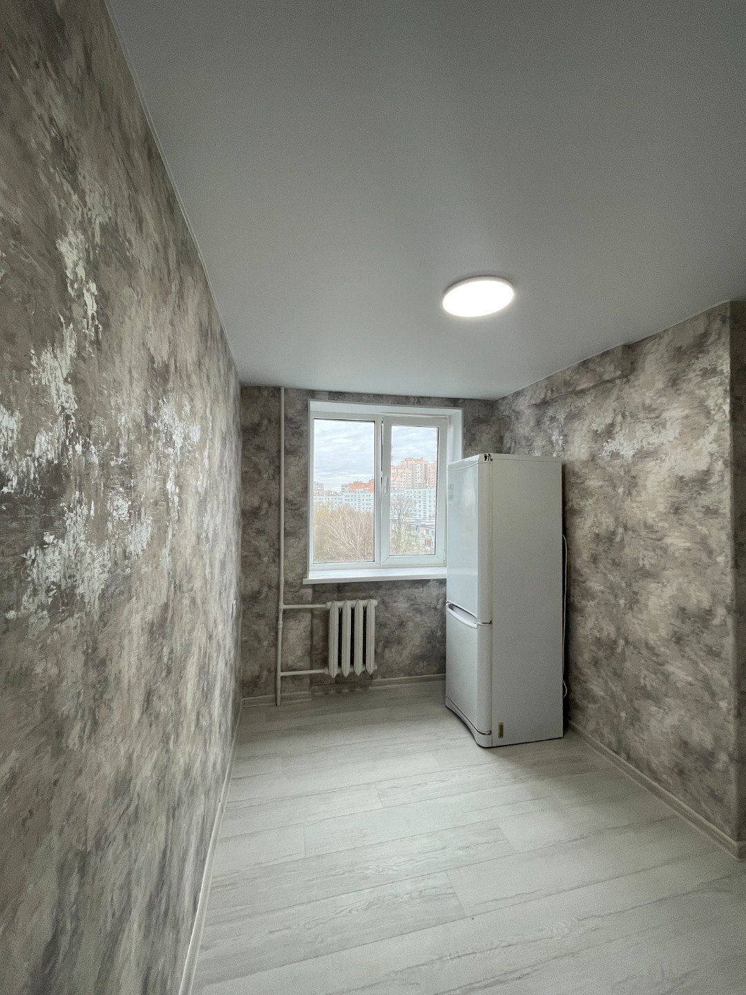 Срочная продажа! Прекрасная большая квартира свежий ремонт заезжай живи . Звоните .