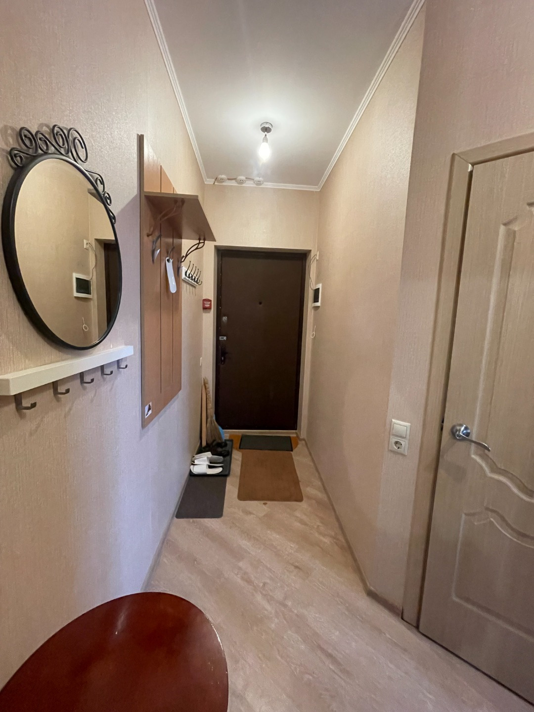 Срочная продажа !  Предлагаем прекрасную квартиру заезжай и живи .Без долгов , без обременений, без прописанных, 1 собственник , полная стоимость в ДКП , в собственности более 10 лет . Покупали от застройщика .  Район с развитой инфраструктурой: рядом сад, школа, сетевые магазины, аптеки, мфц, пенси